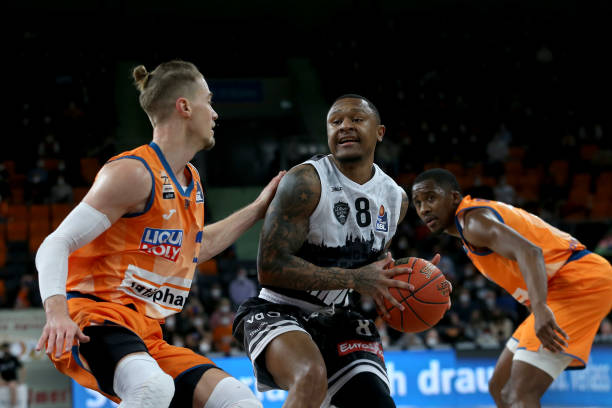 而备受瞩目 而备受瞩目