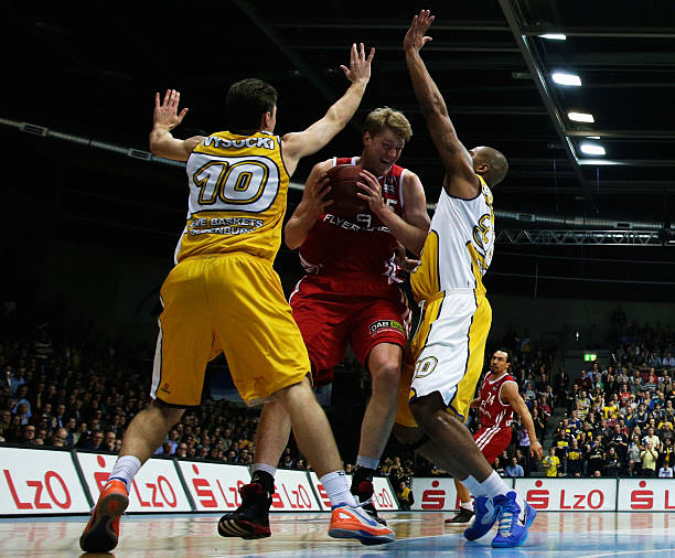 还是防守 还是防守