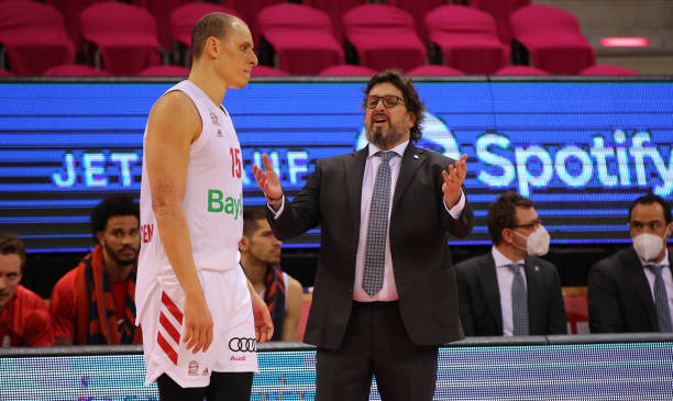 牢牢把握在 牢牢把握在